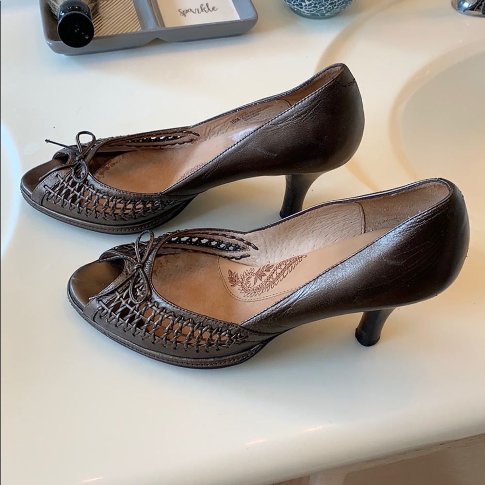 Sofft Leather Peep Toe heels